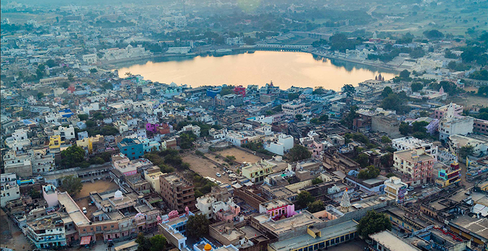 BATHE IN PUSHKAR LAKE