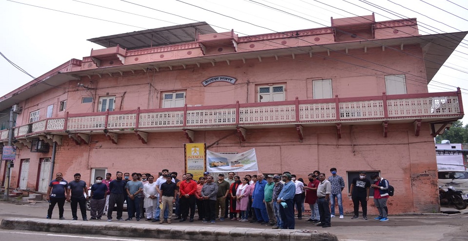 HERITAGE WALK IN THE FORTIFIED OLD CITY