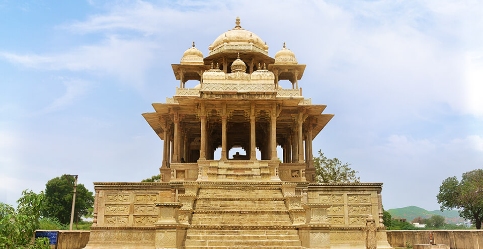 84 PILLARED CENOTAPH 