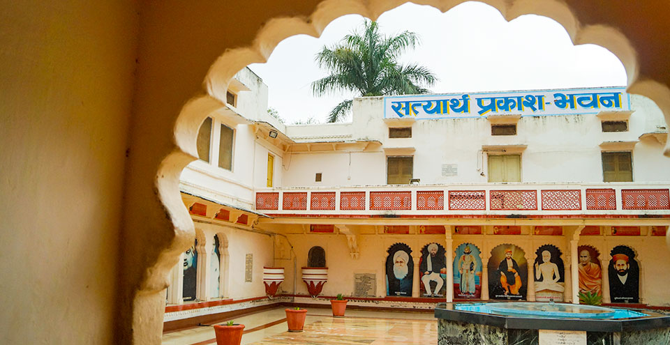 NAVALAKHA MAHAL (GULAB BAGH)